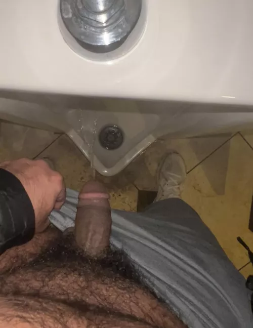 First post here, you boys like brown boys pissing? by MurkyAlgae5295