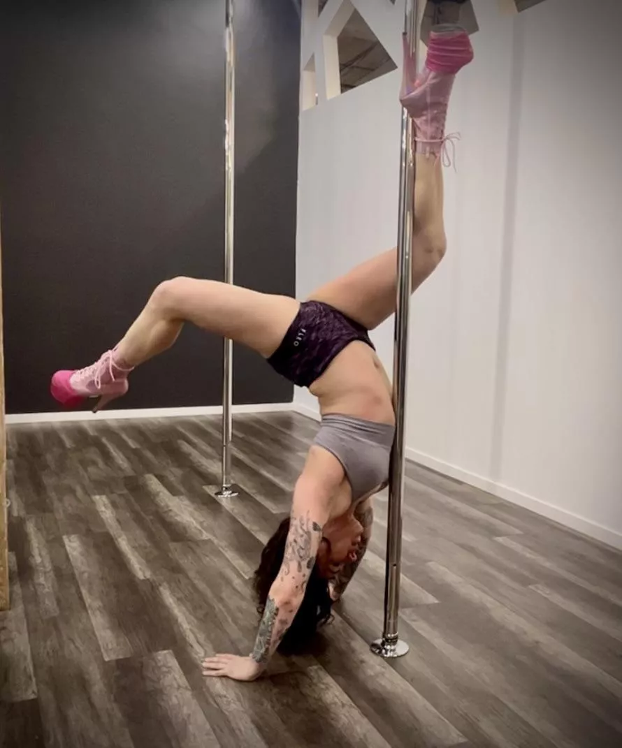 Fitness in stilettos posted by maddie_faye