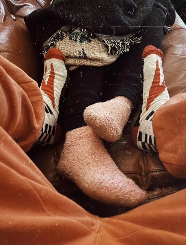 Getting cosy on our day off 😏 [?] posted by M0thE1i