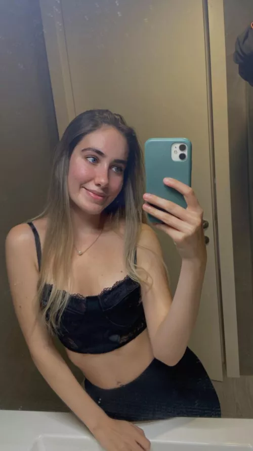 Hey you :3 by Sassygiiirl