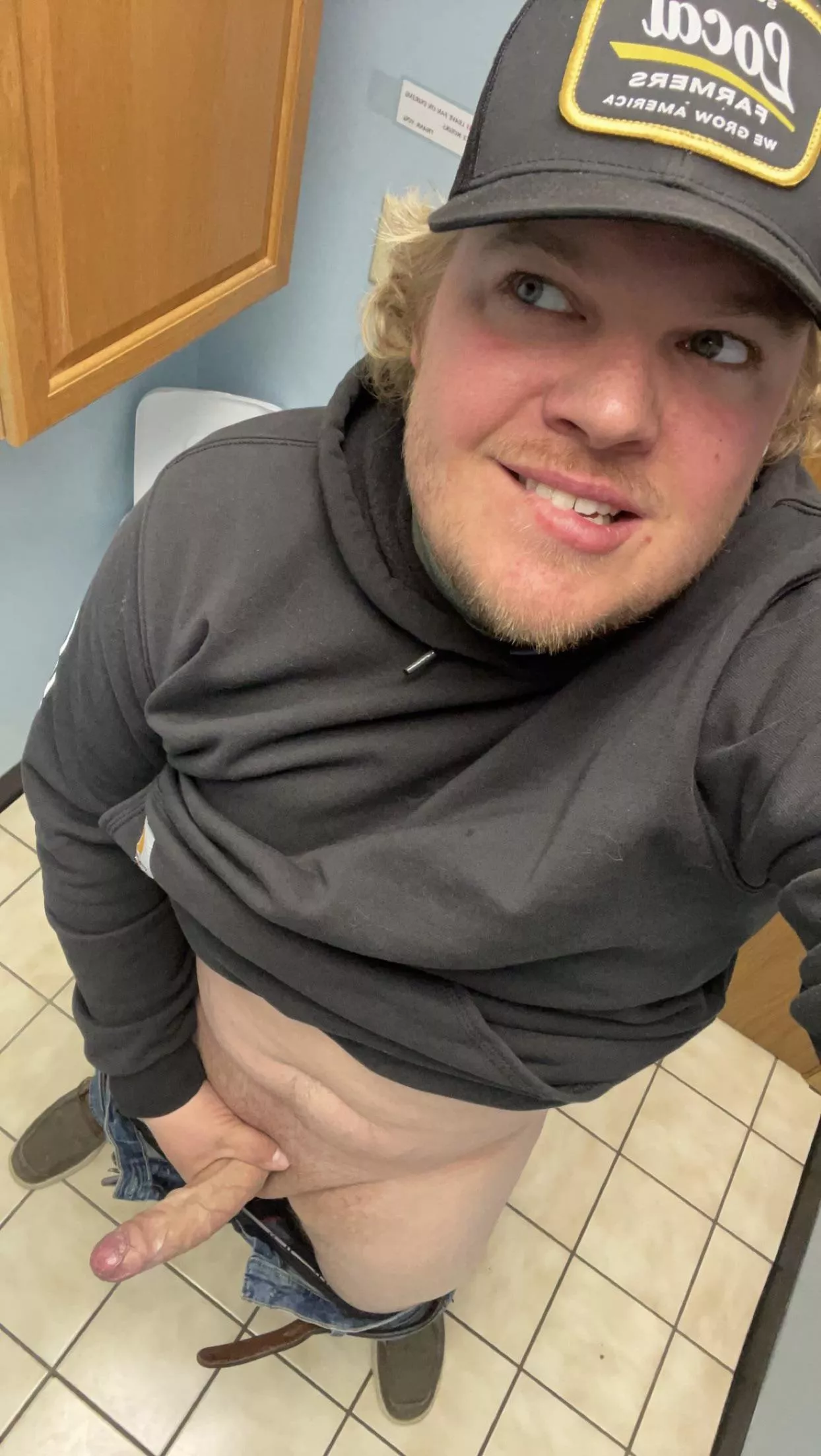 Hope the dad bod turns you on😘 posted by throwaway62417