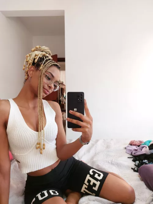 I feel so confident and alluring in this outfit. It's amazing how clothes can make you feel like a whole new person by eududarosa