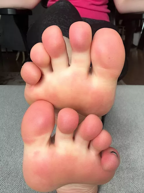 I hope I’m not too late to wish you a happy Toesday! by ChaChaCherryFeet