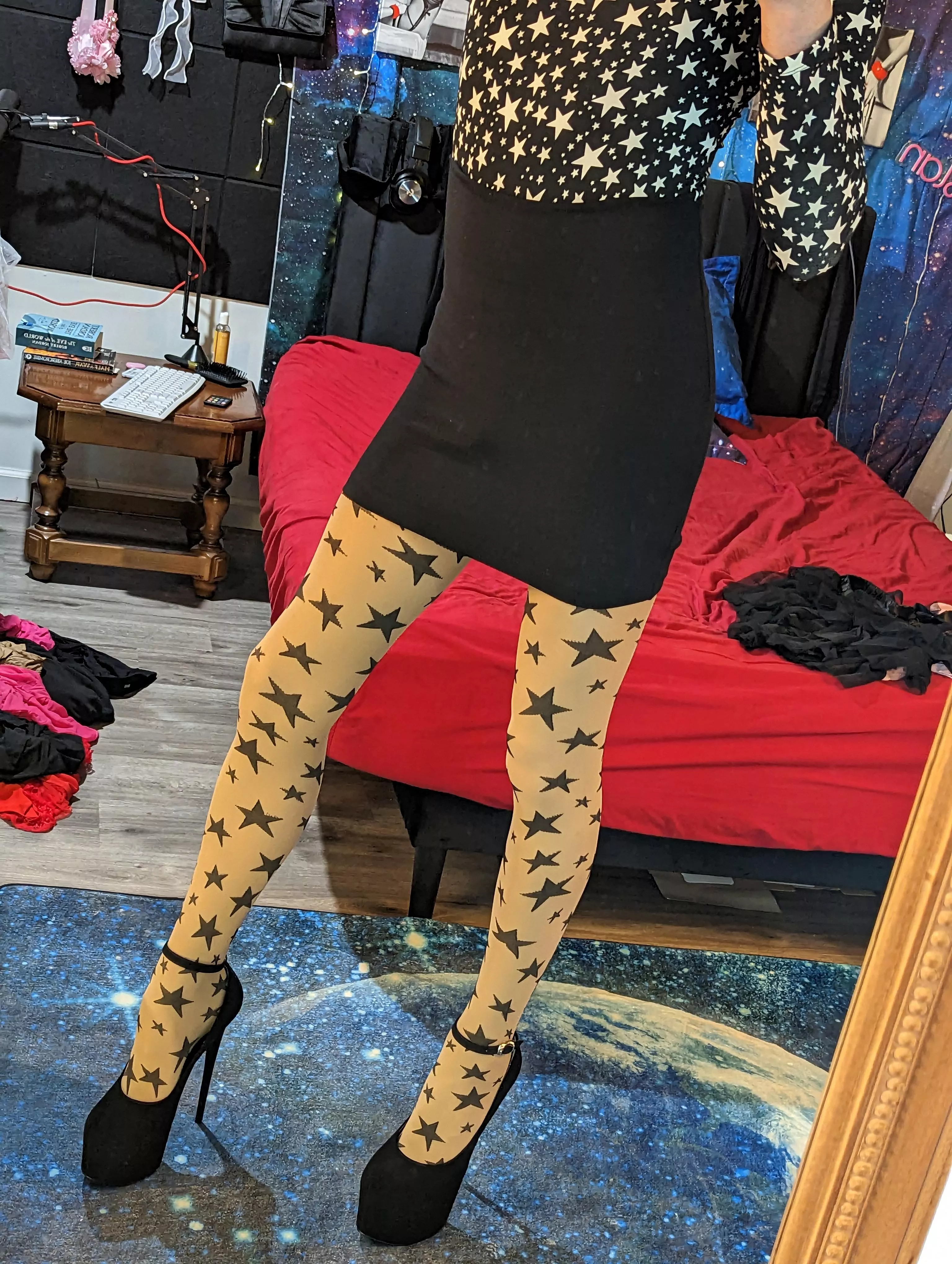 I love these starry tights! posted by Druslan