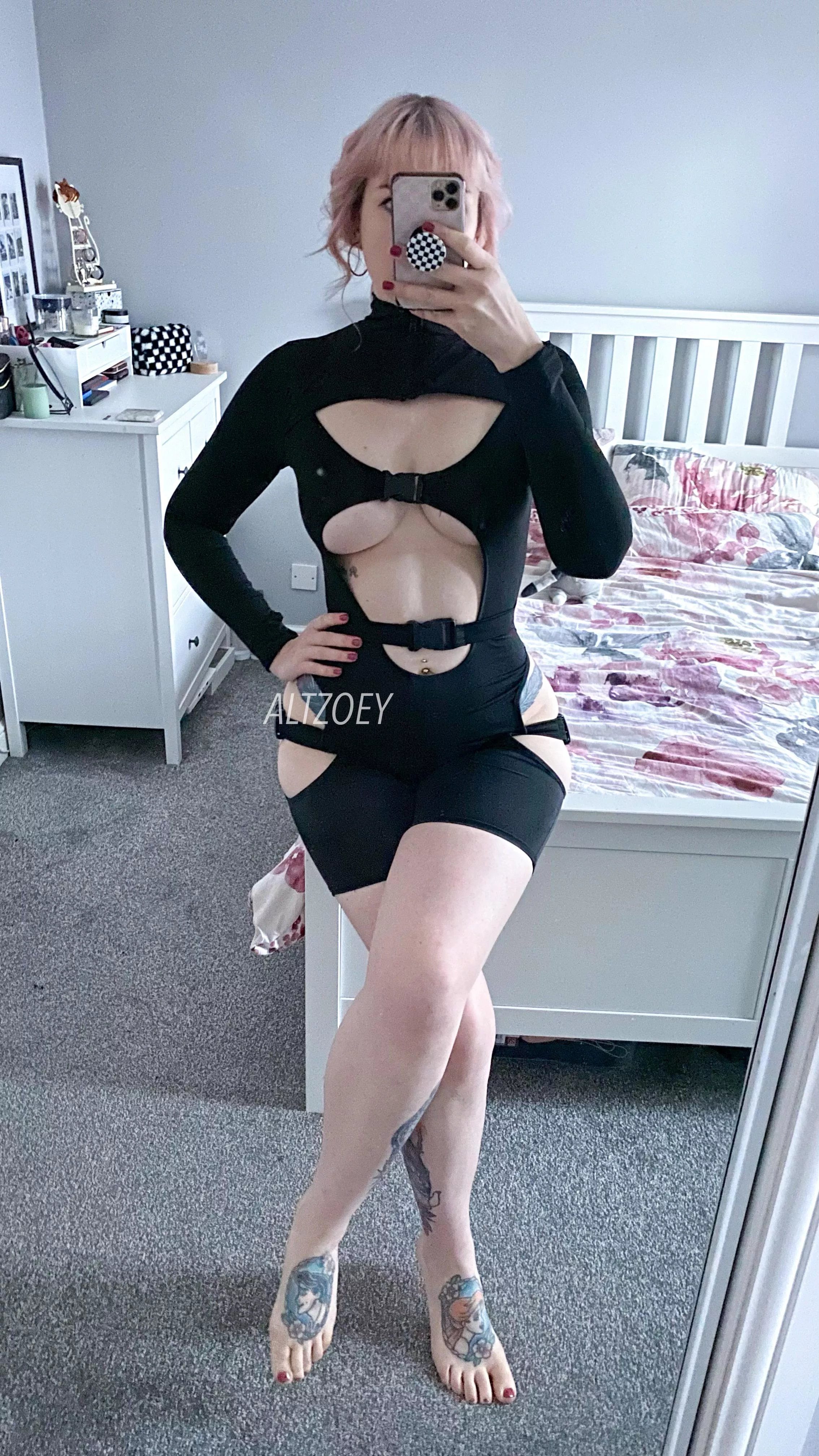 I’m just one clip away from exposure… [F] posted by lingeriecleaner