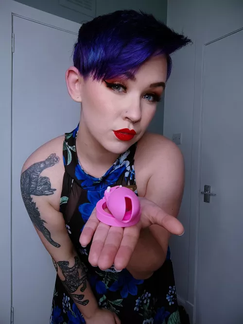 It's date night, you're not dressed up yet by cutekittenkink