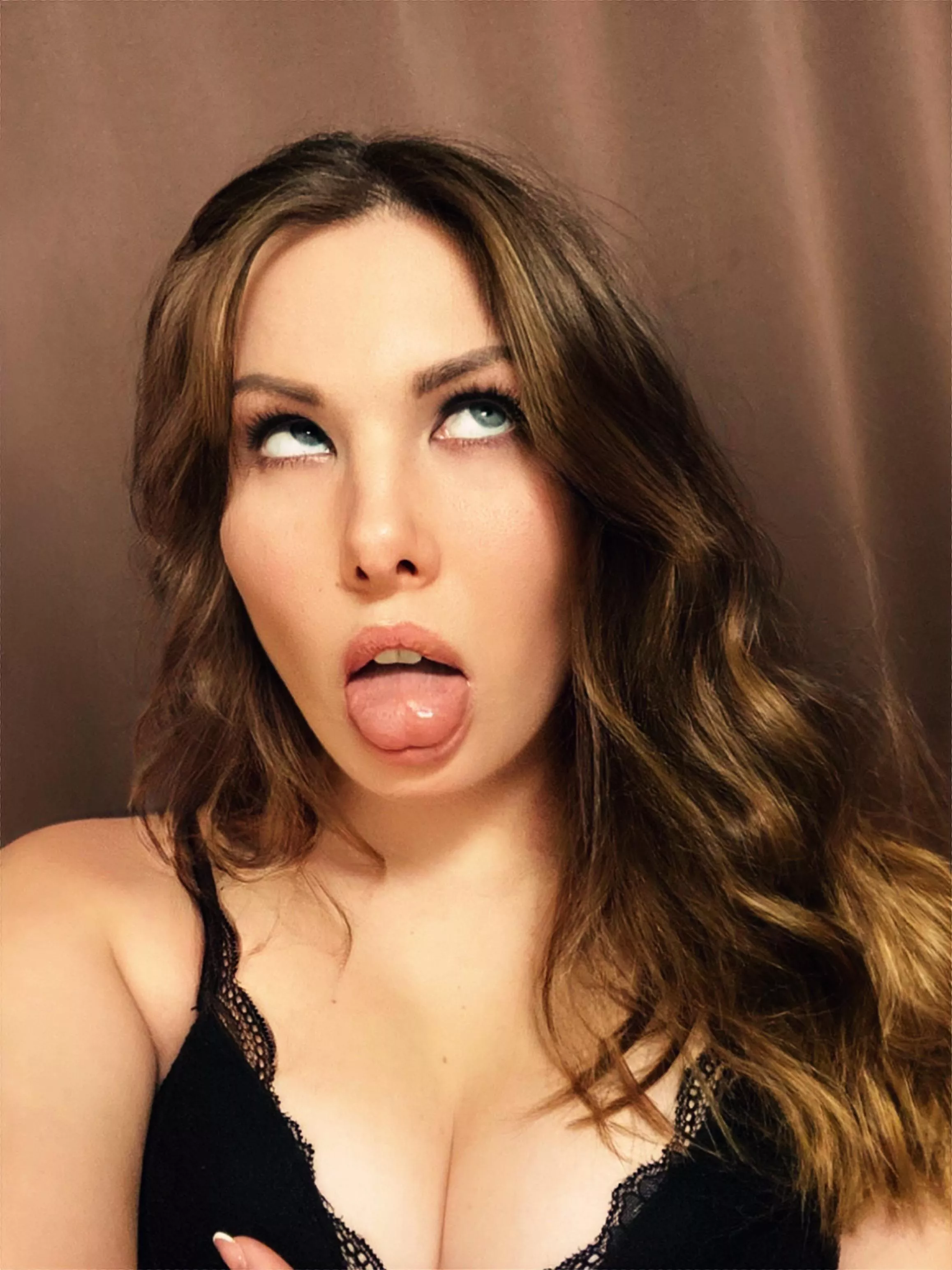 looking for someone to send my nudes to posted by Benderis1