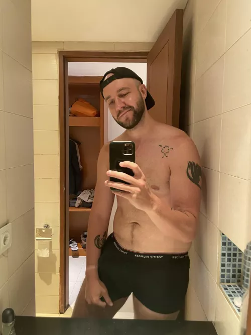 Missing my twinks back home 😈 who can help in the mean time (30) by aussietravelguy