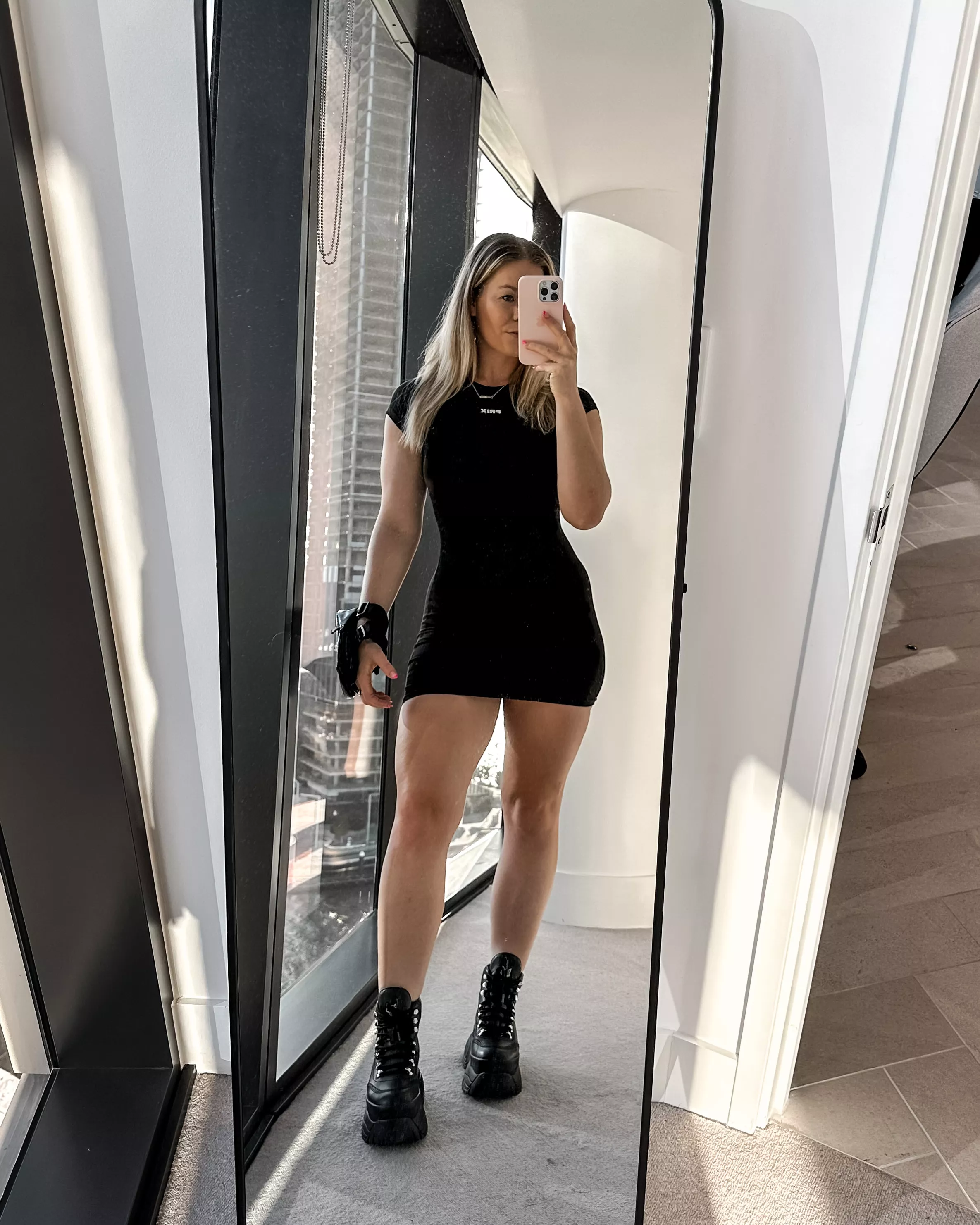 My tight dress shows off my curves posted by hardlifeofgoldie