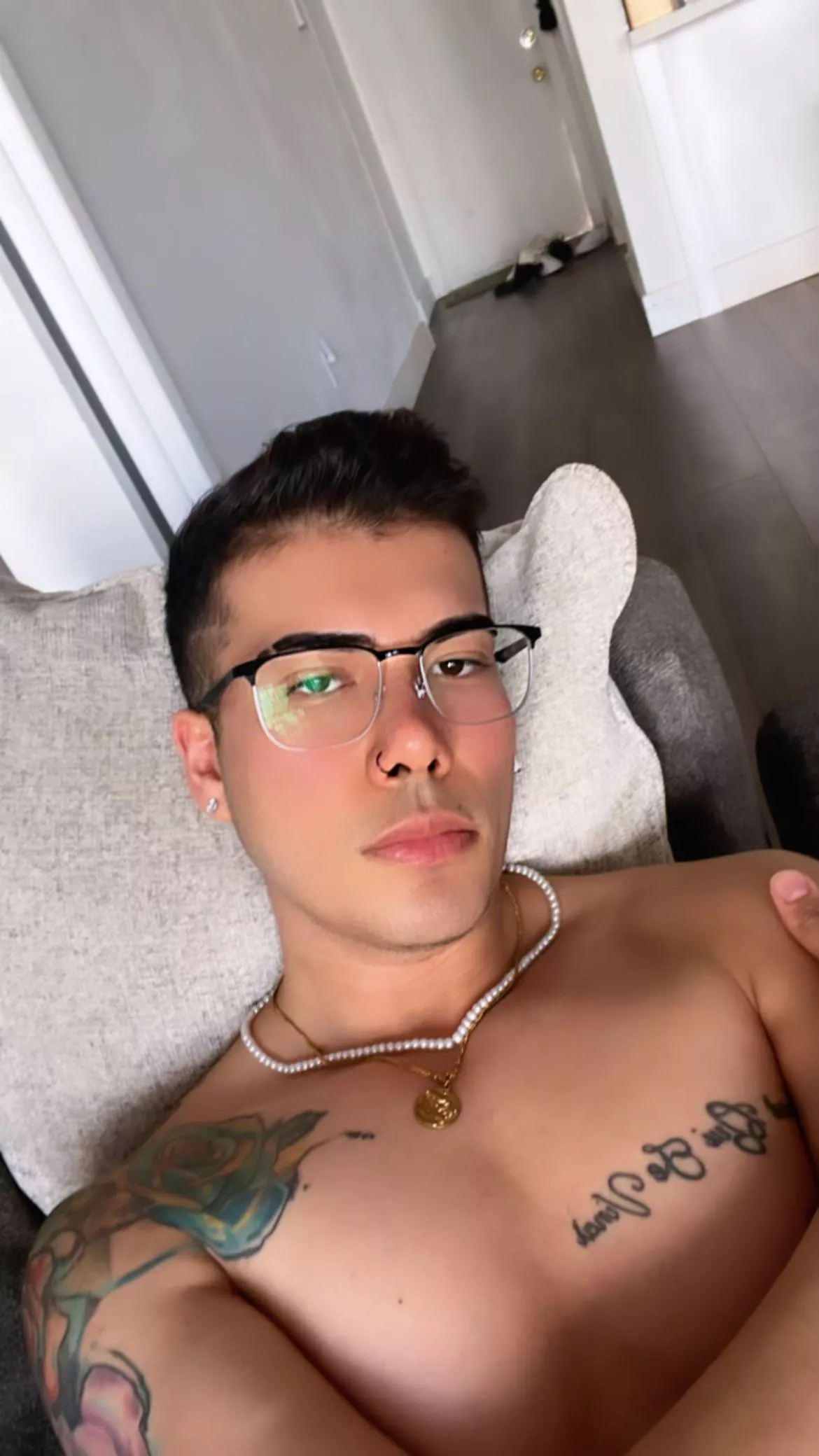 New glasses x: insecure af posted by Kind_Giraffe4800