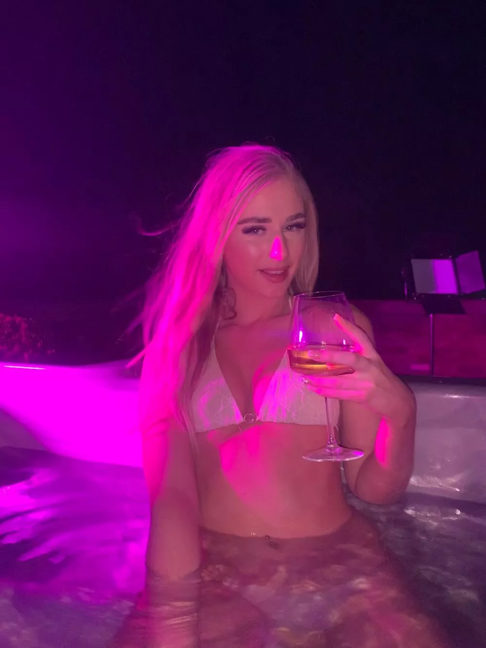 Please don't judge me :/ posted by advaluapycp