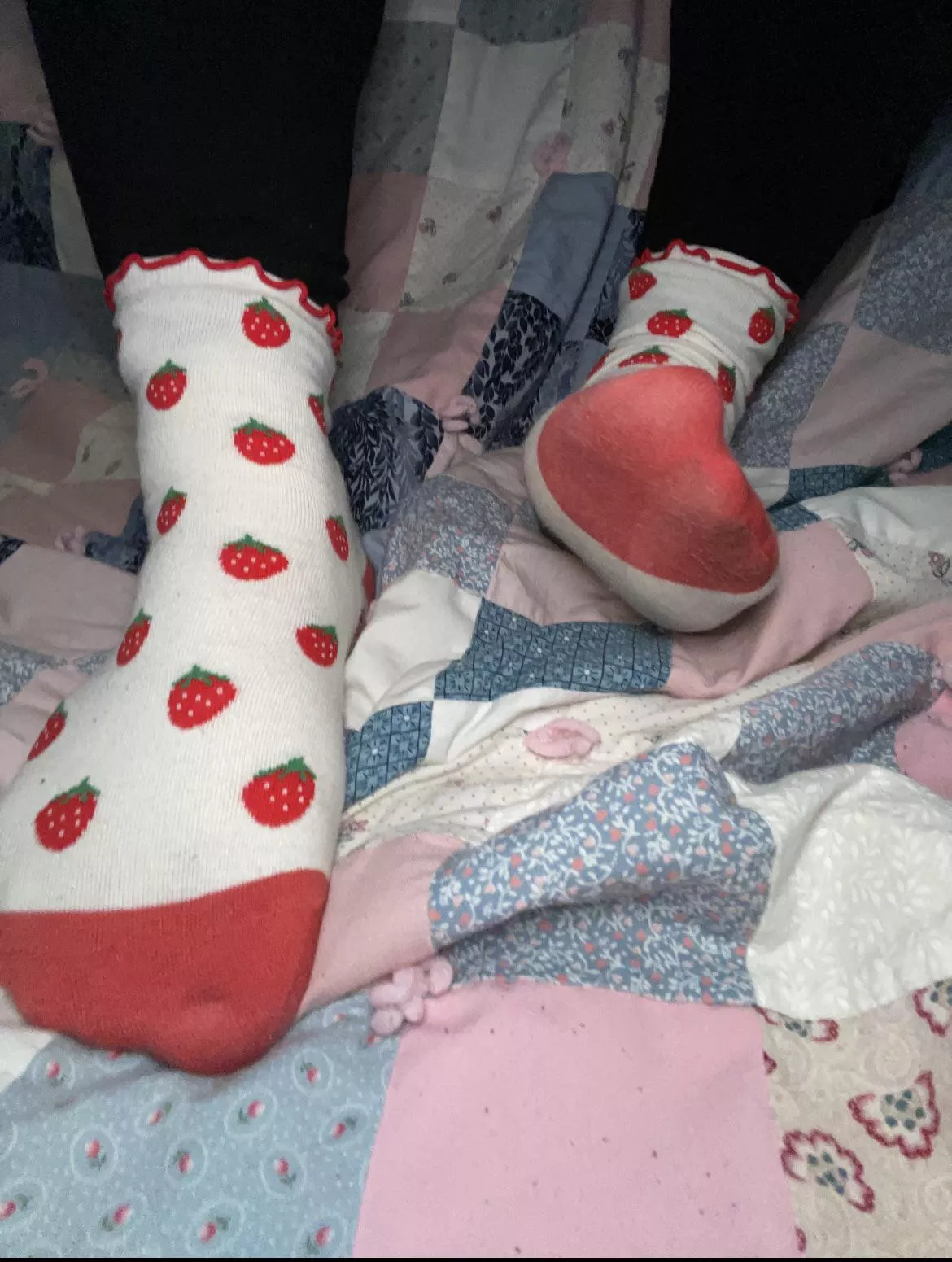 [SELLING] wash my socks with your tongue, maybe? posted by Top_Peace_5439