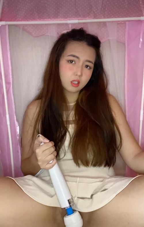 This hatachi always makes my pussy squirt and so sensitive by lucyxxxlucii3