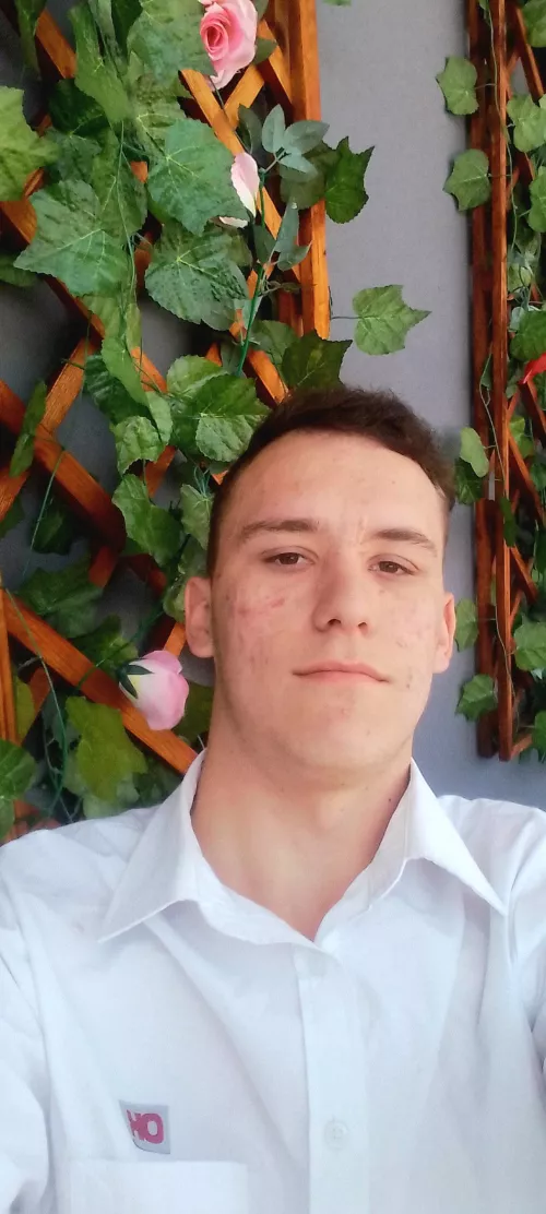 was a boring day at work today anyone wanna chat? by jasonleejlj