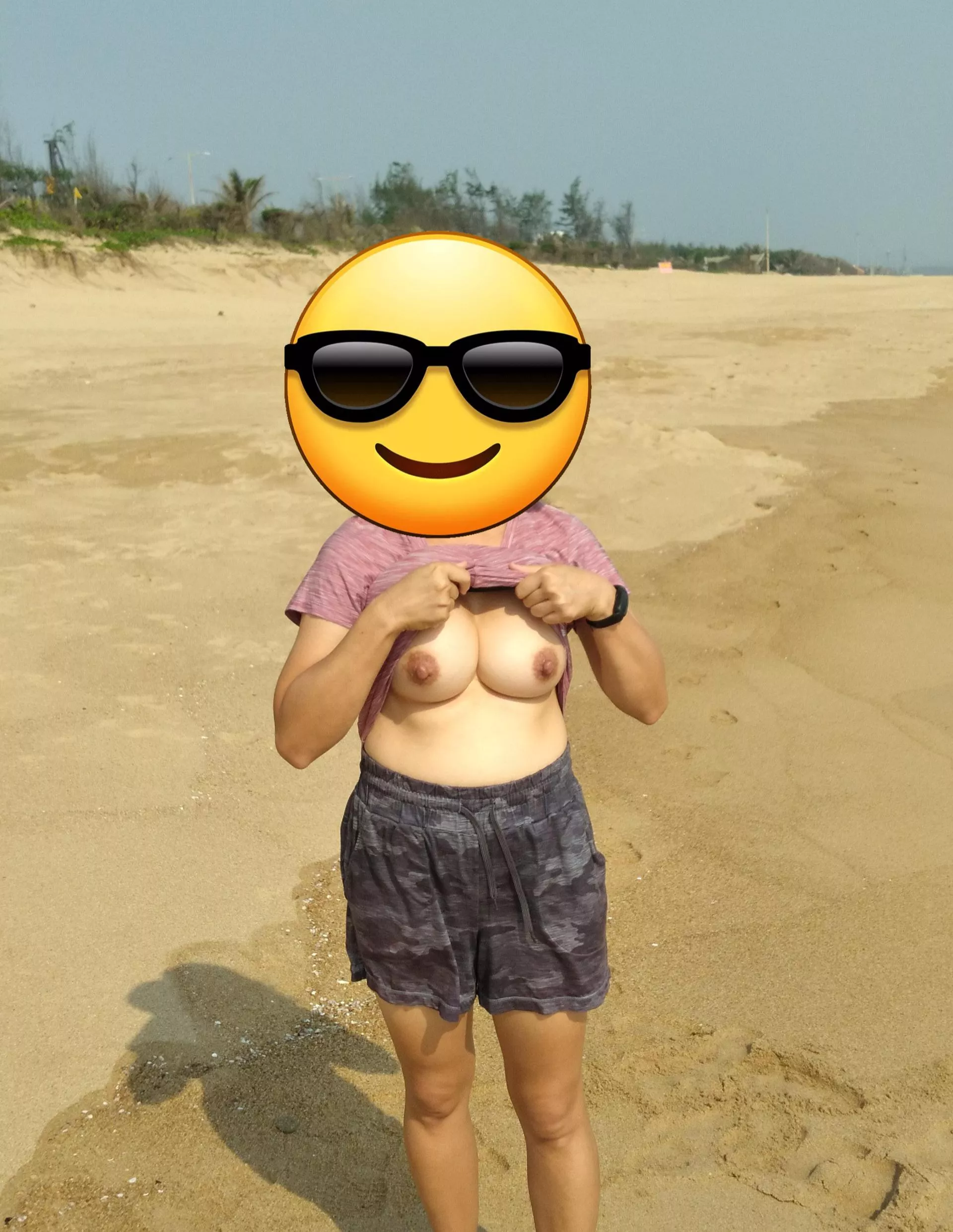 Was hoping for a (f)ew more people on the beach posted by anyasianwilldue