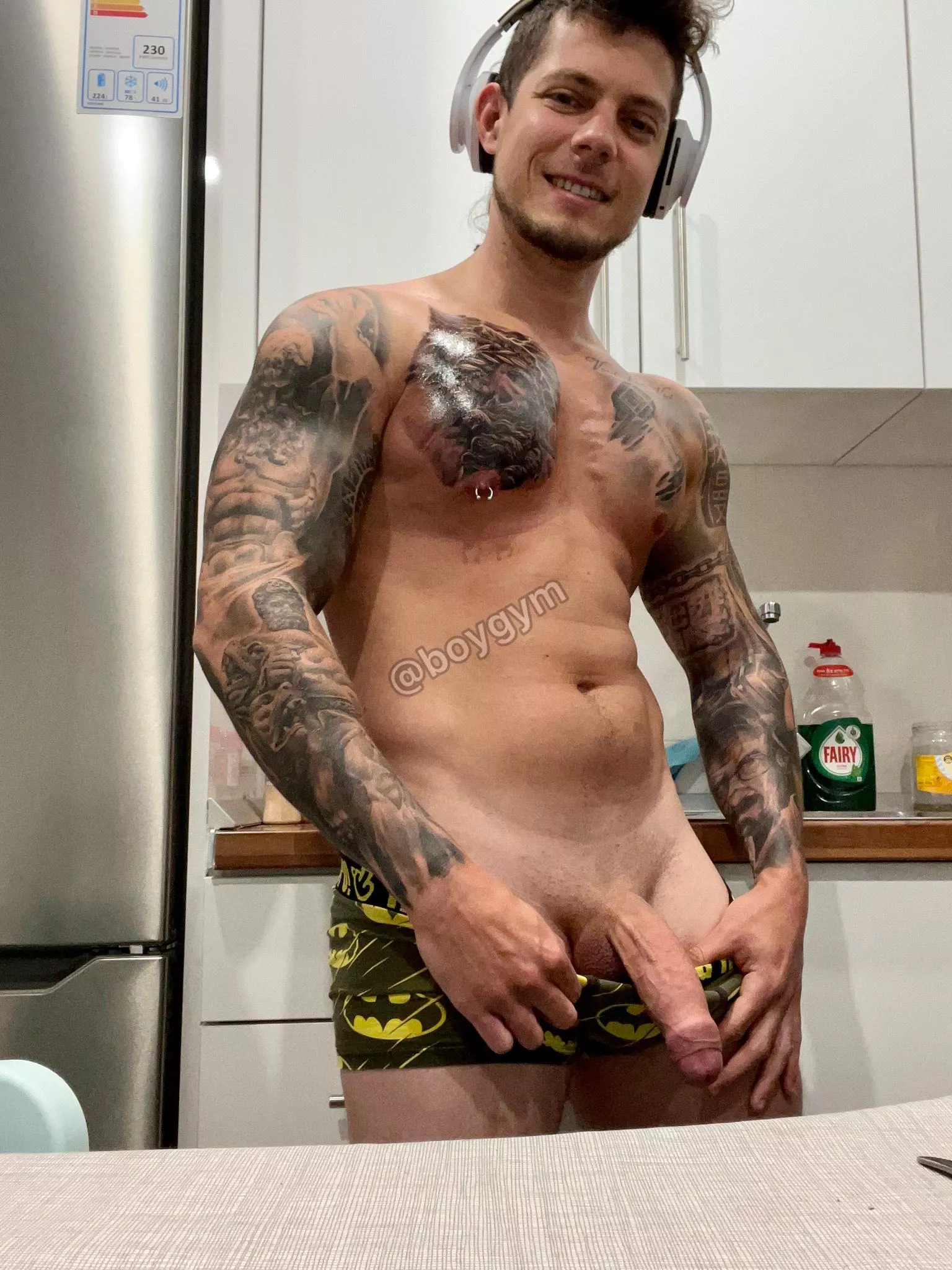 Where is the bottoms?🍆 posted by BoygymOf