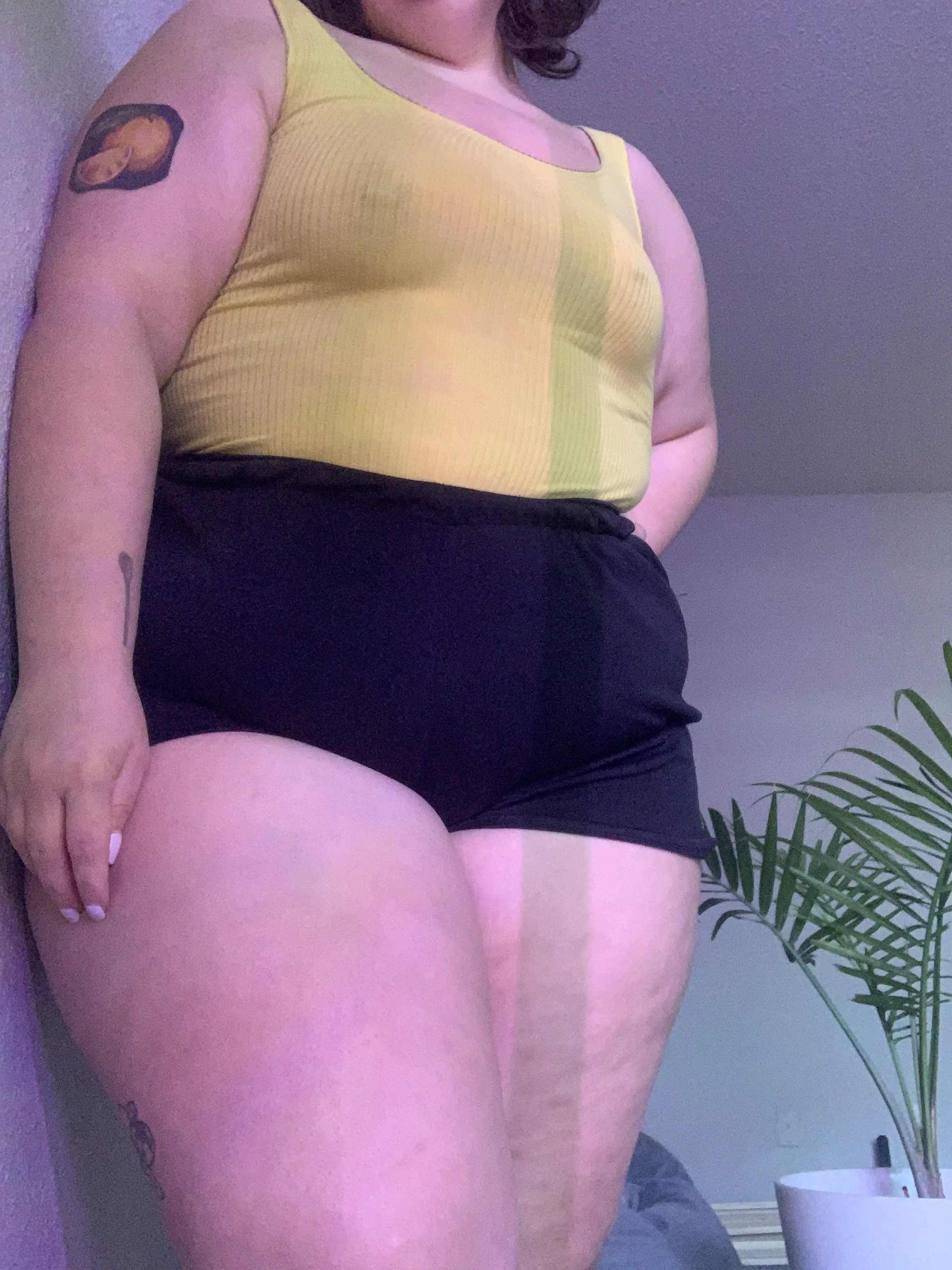 Who wants to come bury their face into my thighs? posted by Mallownymph