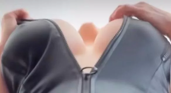 Worship at my feet posted by Sensitive-Rip-6436