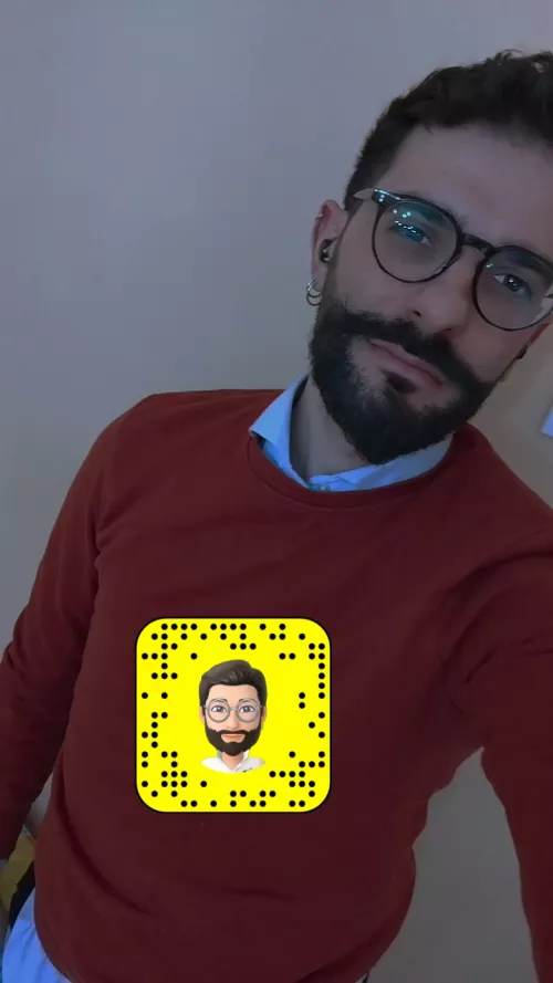 29 Italian dude wants to trade and have fun. must show face. write me here or on snap@henrygray17 by No-Plant7567