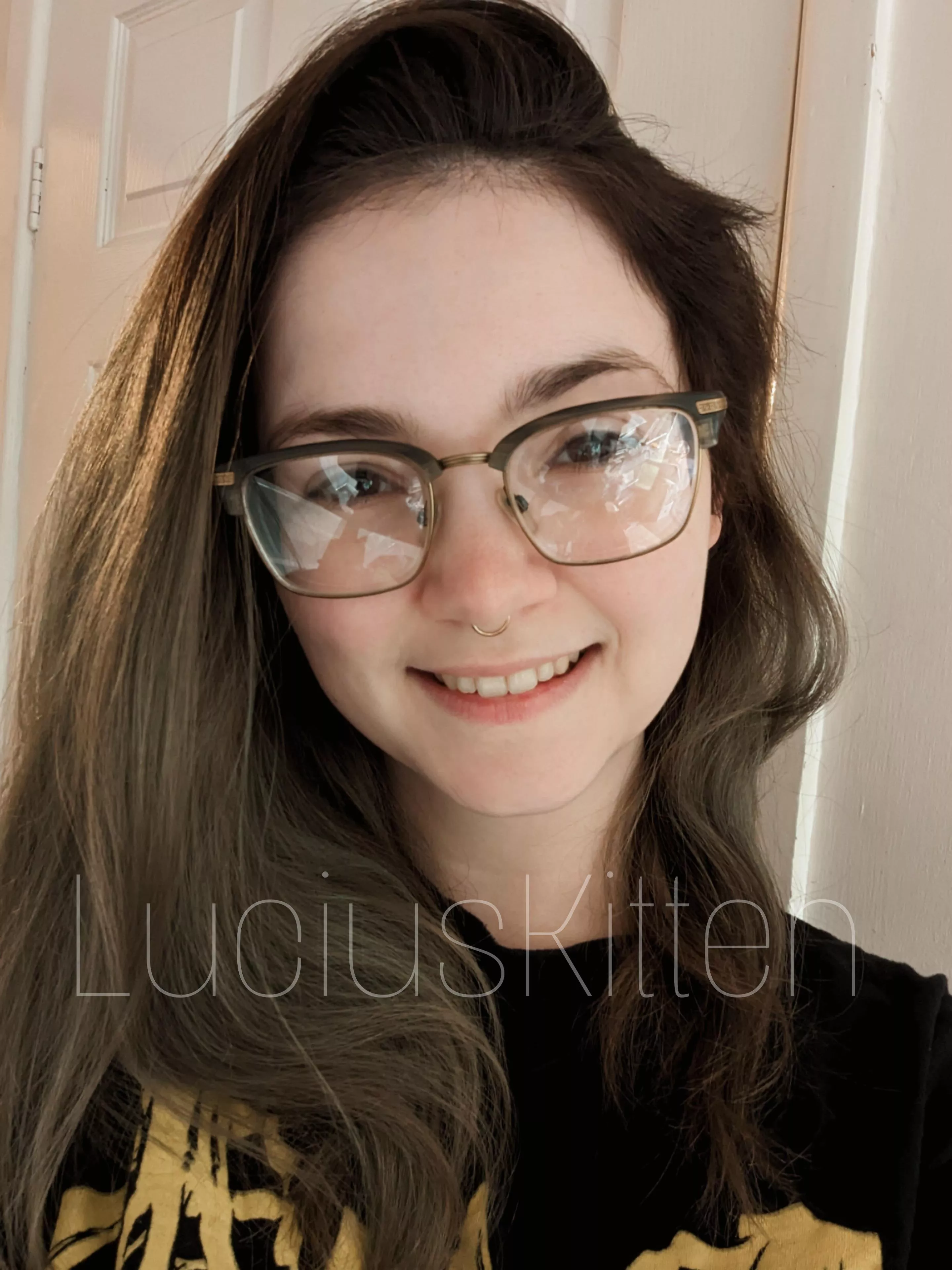 Feeling pretty and tipsy 😋 posted by Luciuskitten