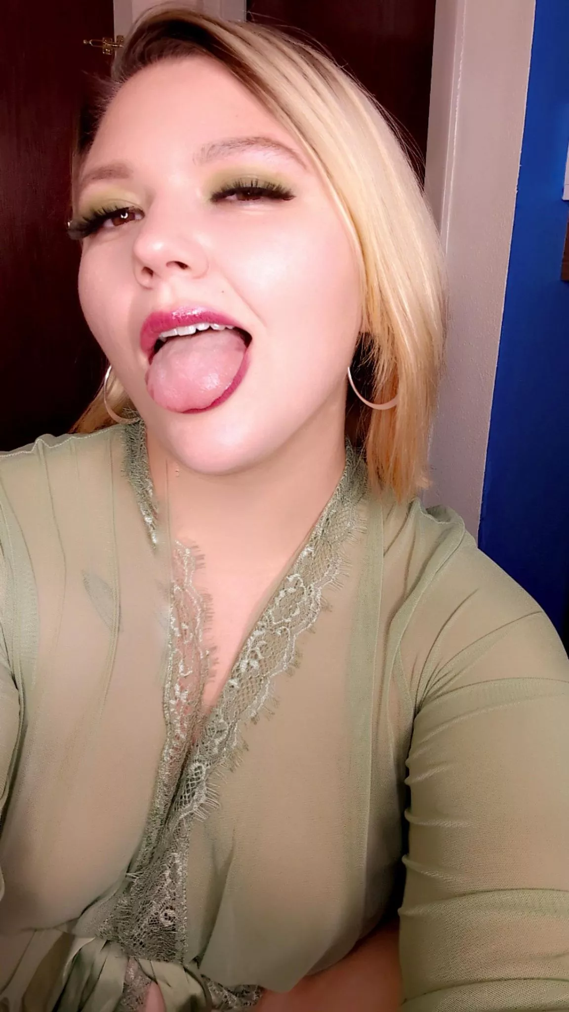 Fill my mouth daddy 😏 posted by thebeck51488