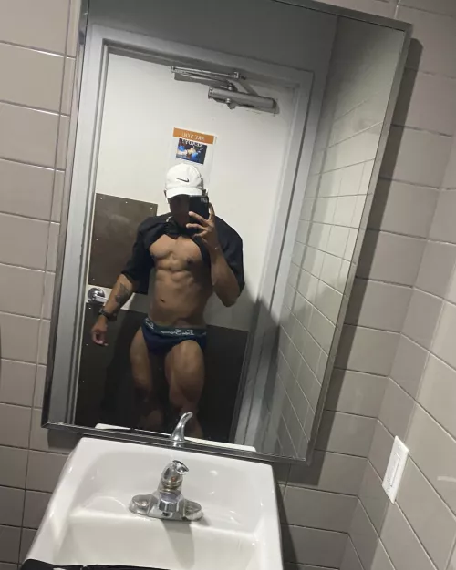 Gym bathroom, you and me? (M) by perpetuallysmall97