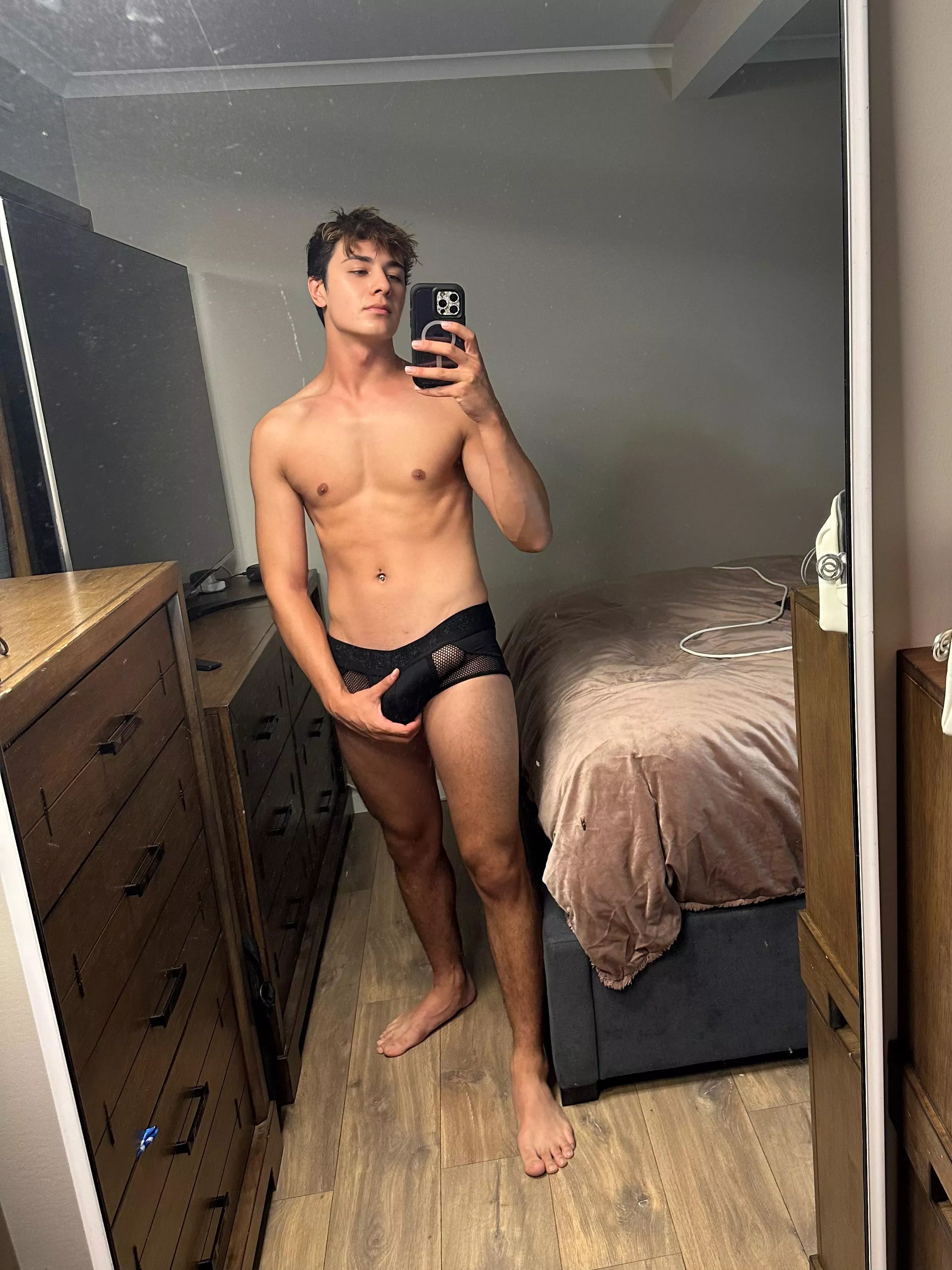 Hung and horny 🥵🍆 posted by Cinnamon_twink