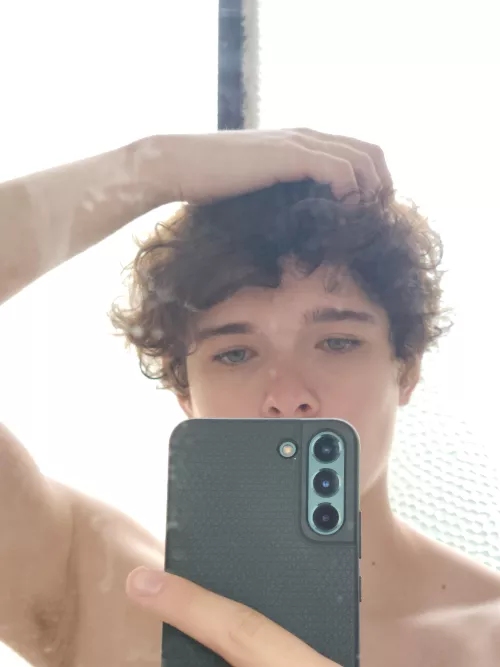 I wish I had a friend nearby, I've been stuck inside my house for years by Appropriate_Eye5063