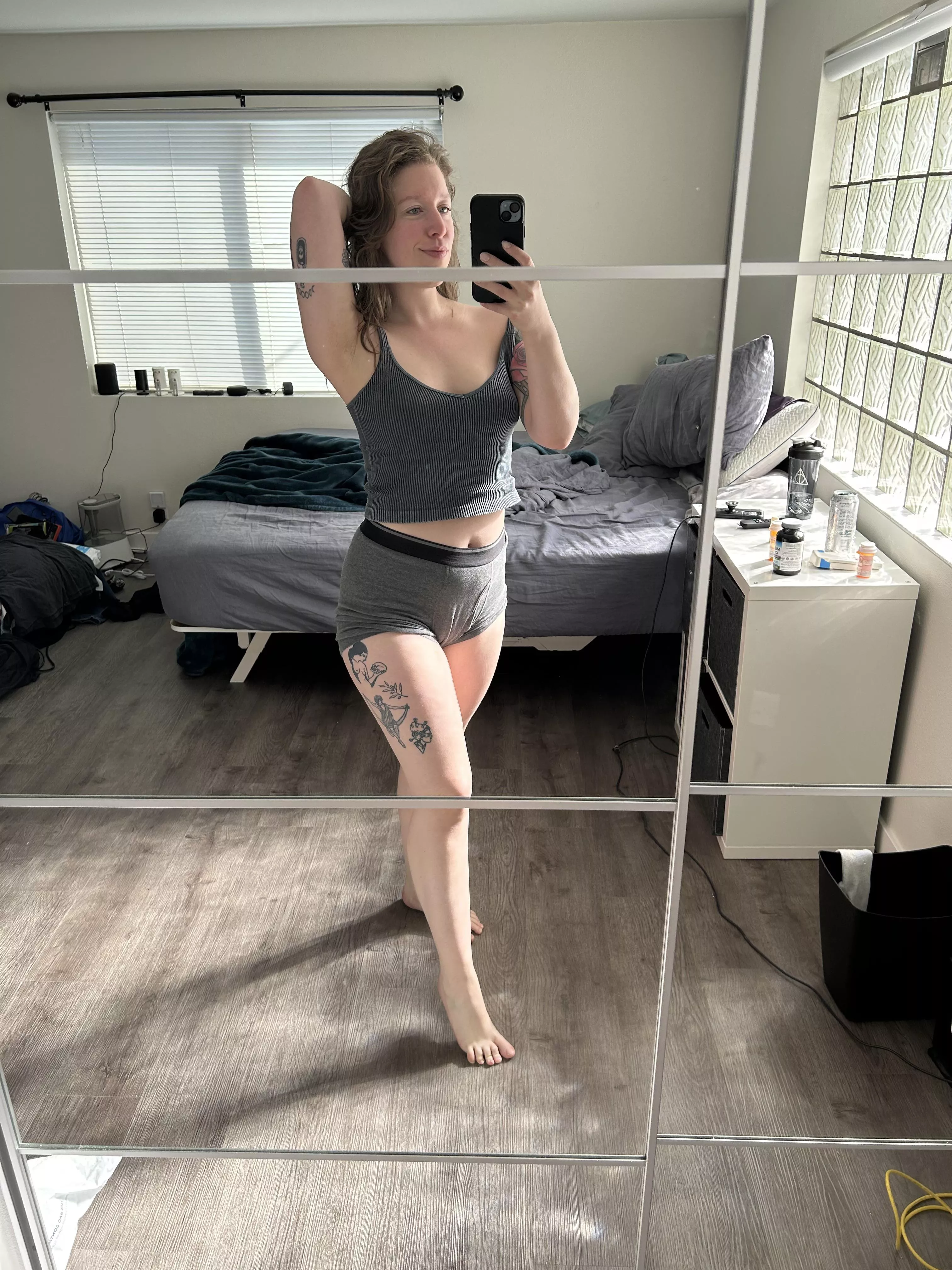 Just rolling out of bed [F] posted by -perky_peaches-