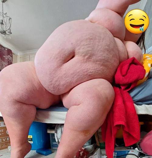 Look at how big round heavy I look . Look how deep my belly button is so many ways you could fill me 😘 by brandibellissbbw