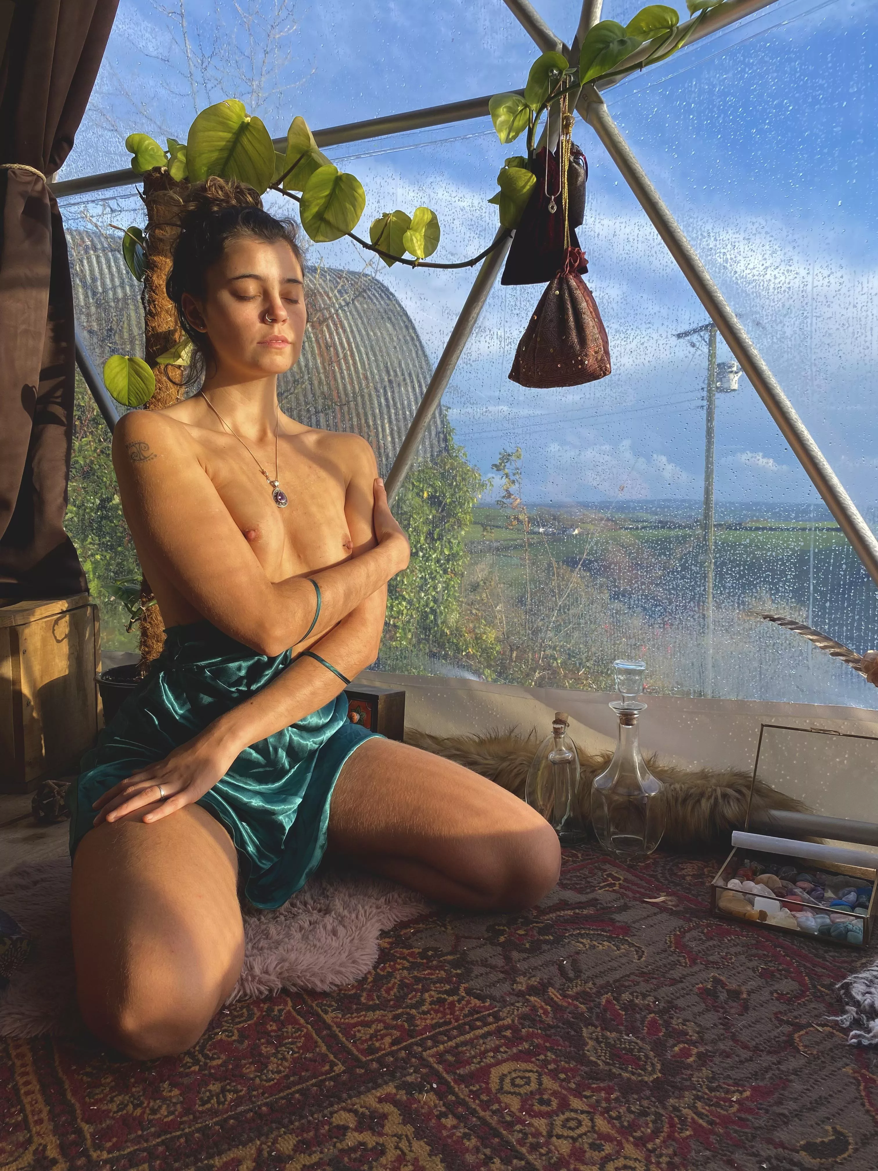 Peachy thighs x posted by lolasrosebud