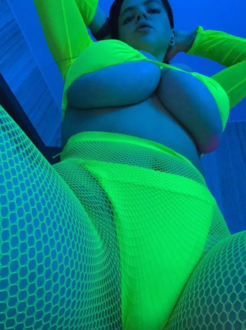 sex is more interesting in ultraviolet color posted by _crybaby_699