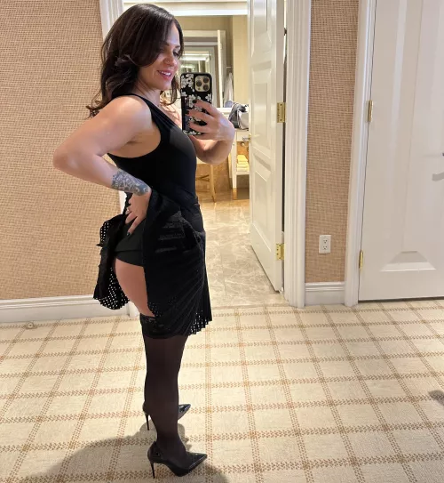 Shhh here we have a milf in the wild wearing dress up clothes. A rare sight. 45[F] by mrswolflove