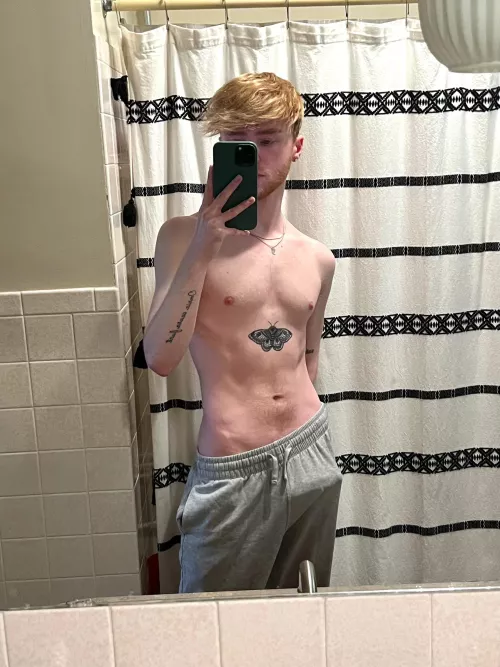 Wanna see what’s underneath? by davaleur