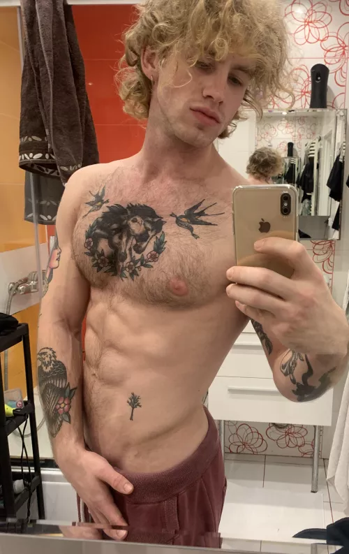 Arm around my waist would be nice… by haael12