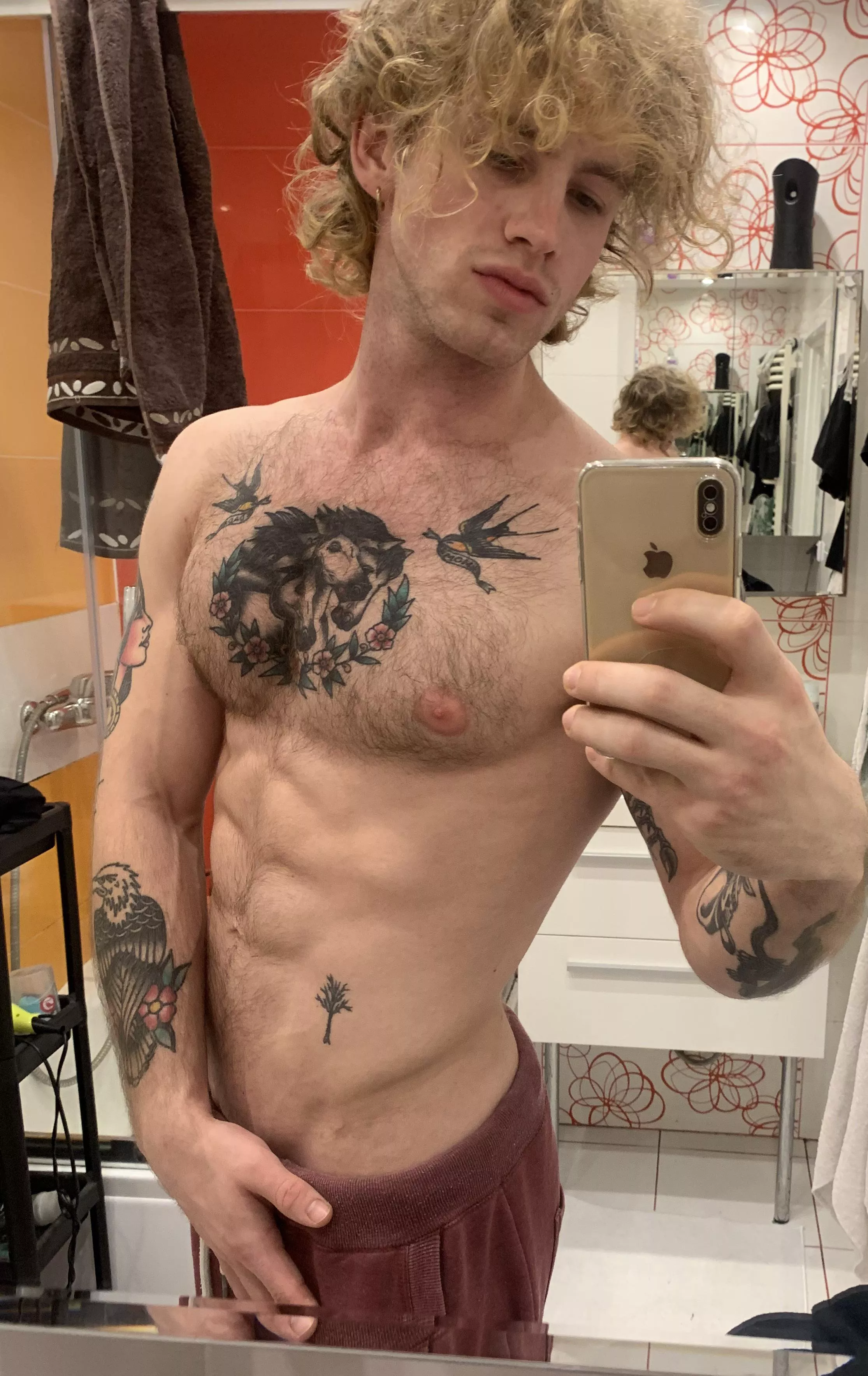 Arm around my waist would be nice… posted by haael12