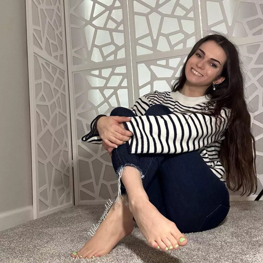 Do my feet look suckable posted by davvyygoldd