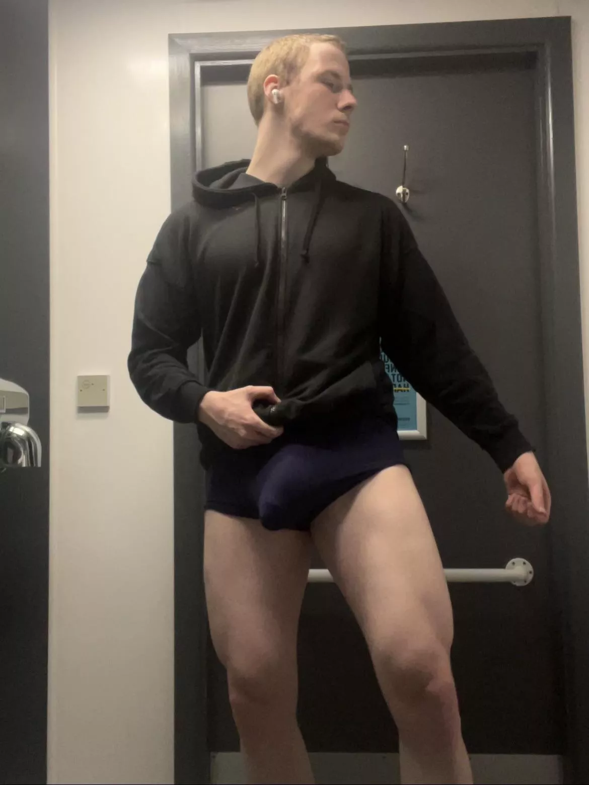 Hard to finish a workout without waking up my third leg, I’m so horny 24/7 posted by bedroombullyxxl