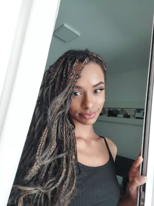 Her beauty is otherworldly, leaving you breathless in her presence. by eududarosa