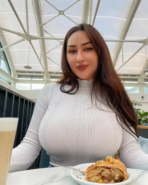 Her eyes are up there by OldDinosaurus