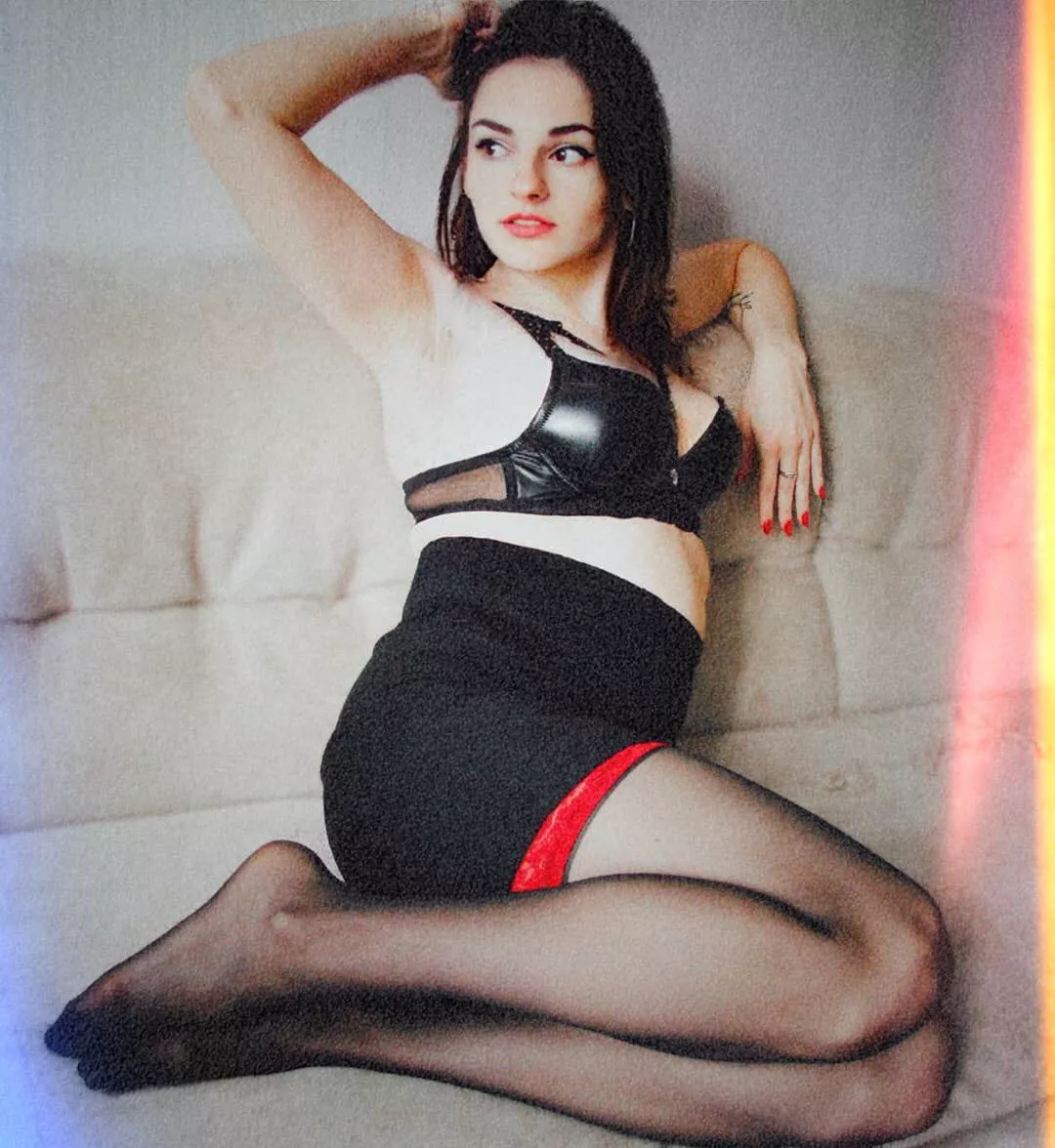 Hi I'm new =) Free link in the comments 🎀💋 OC posted by rafabmipa