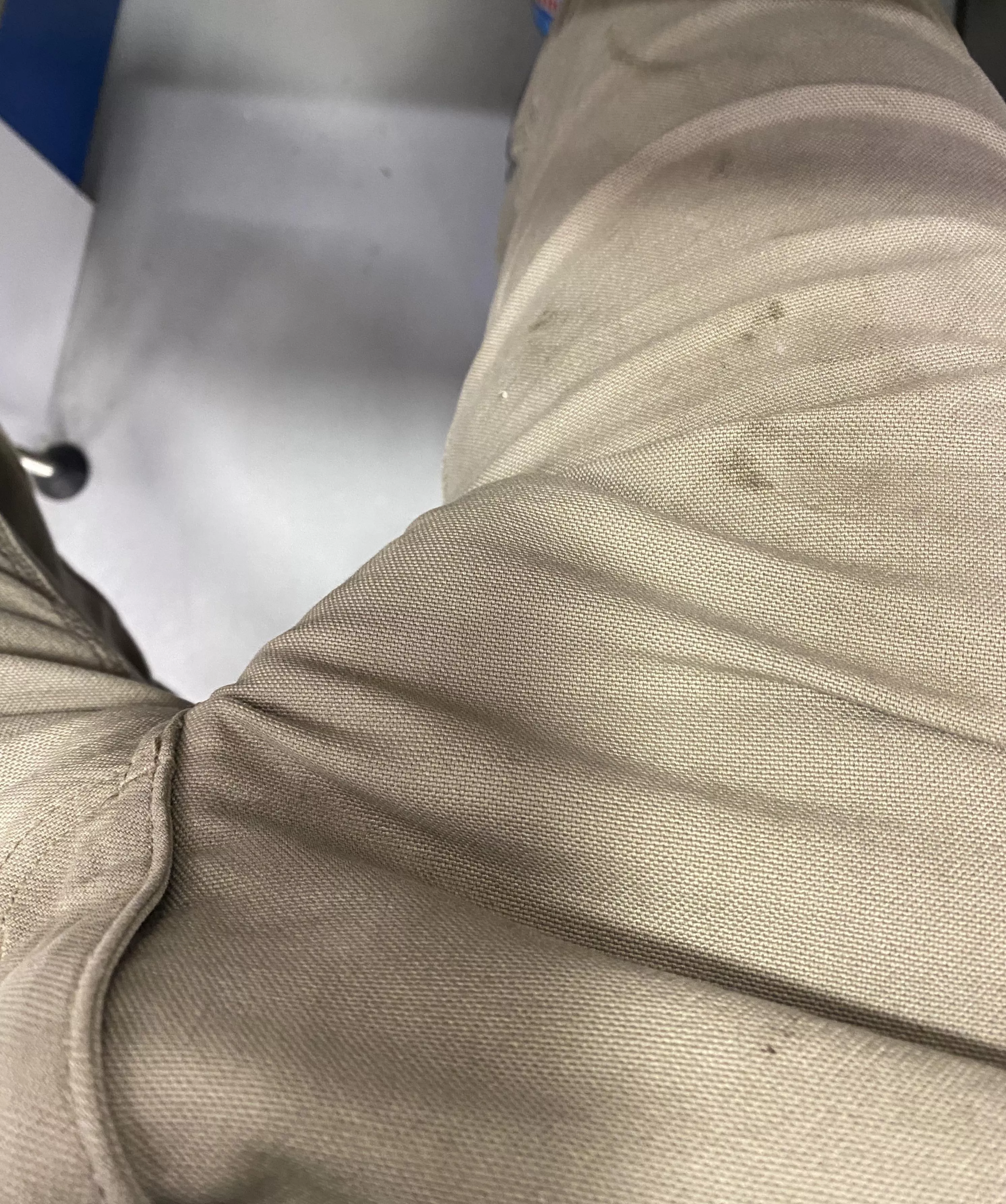 I didn’t think you could see my bulge through my Carhartts… noticed a few looks. [OC] posted by ExhibitionUncut
