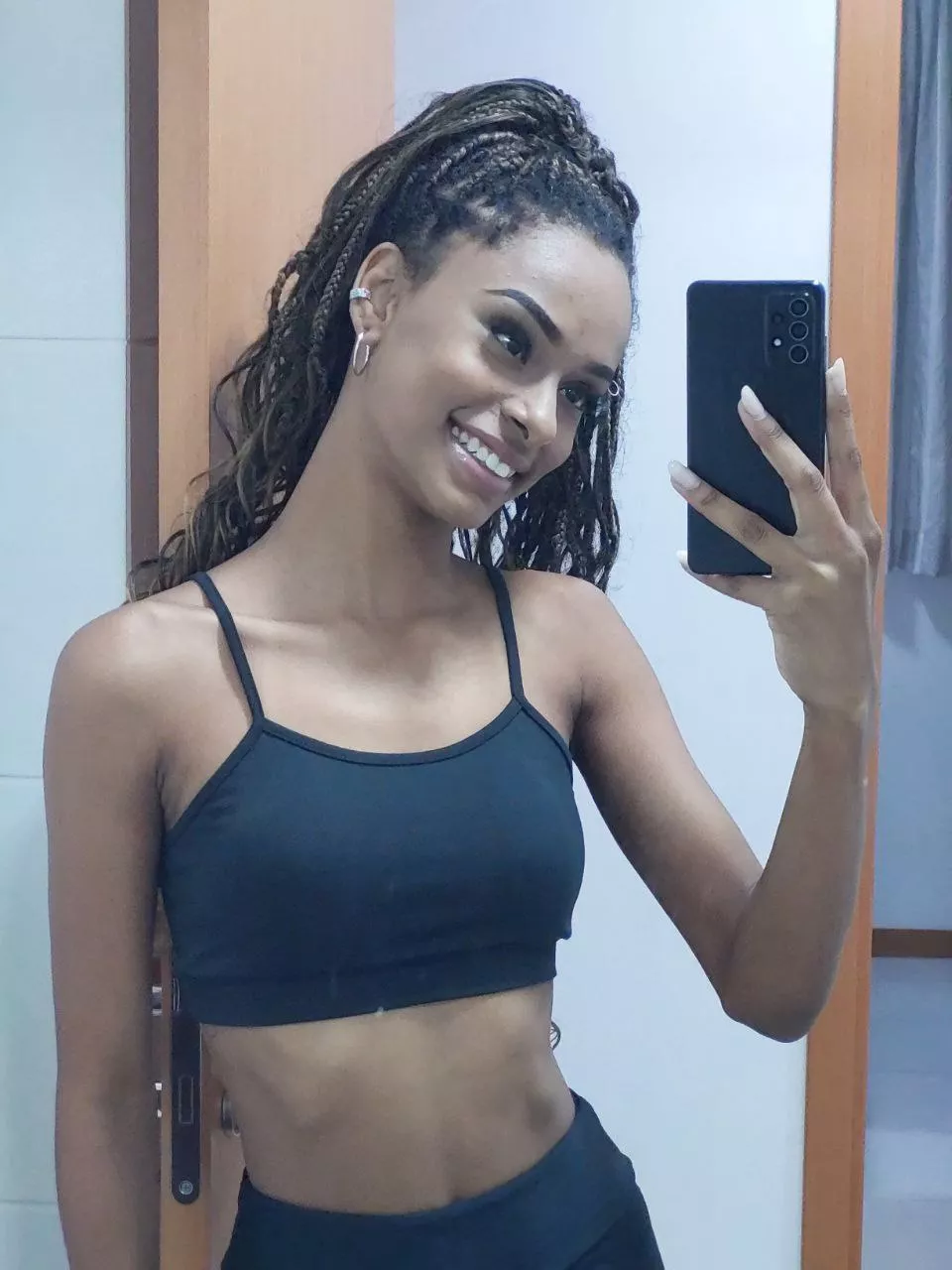 I'm not just another pretty face, I'm unforgettable. posted by eududarosa