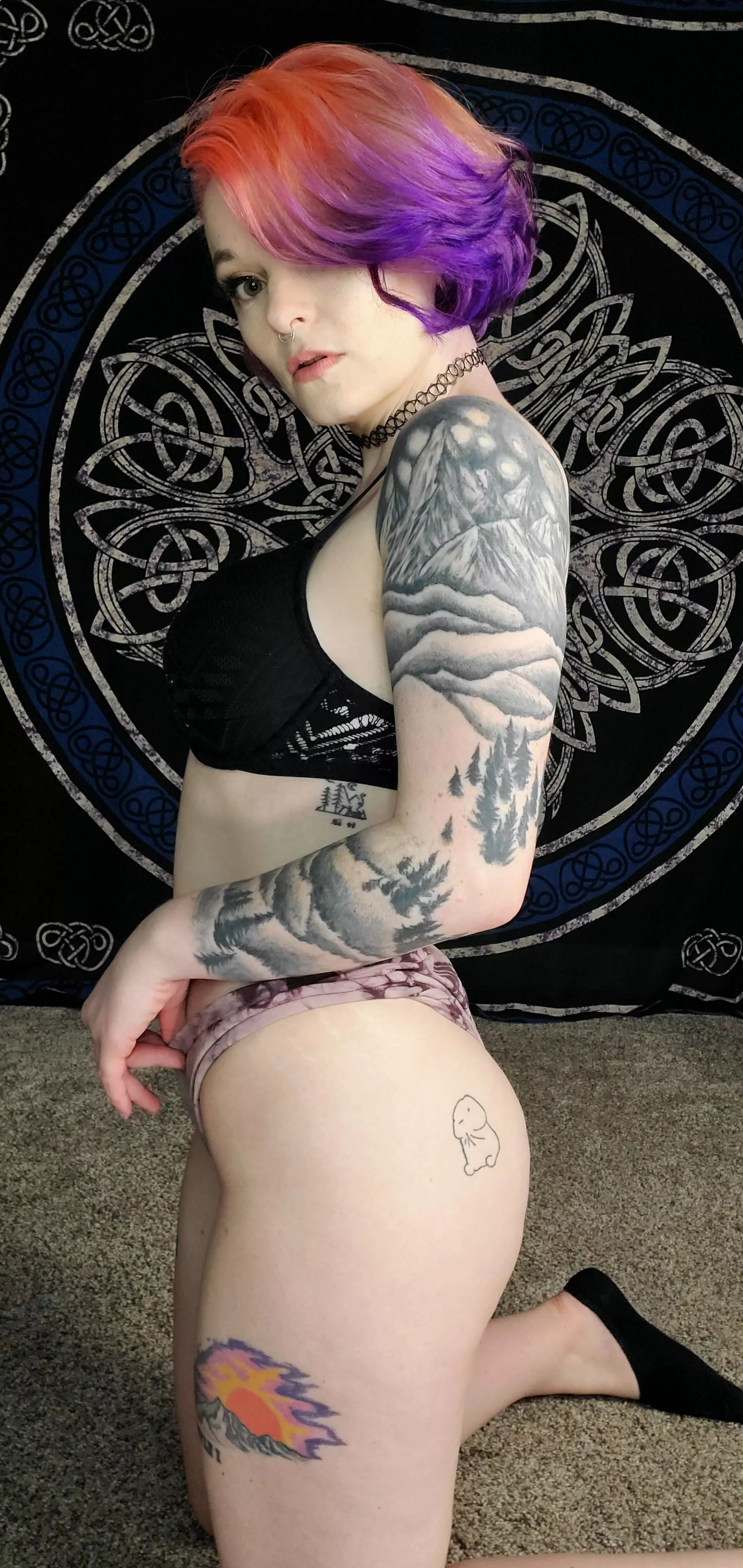 I've decided my style is pin up punk who is cite in the streets but a whore in the sheets posted by tattease