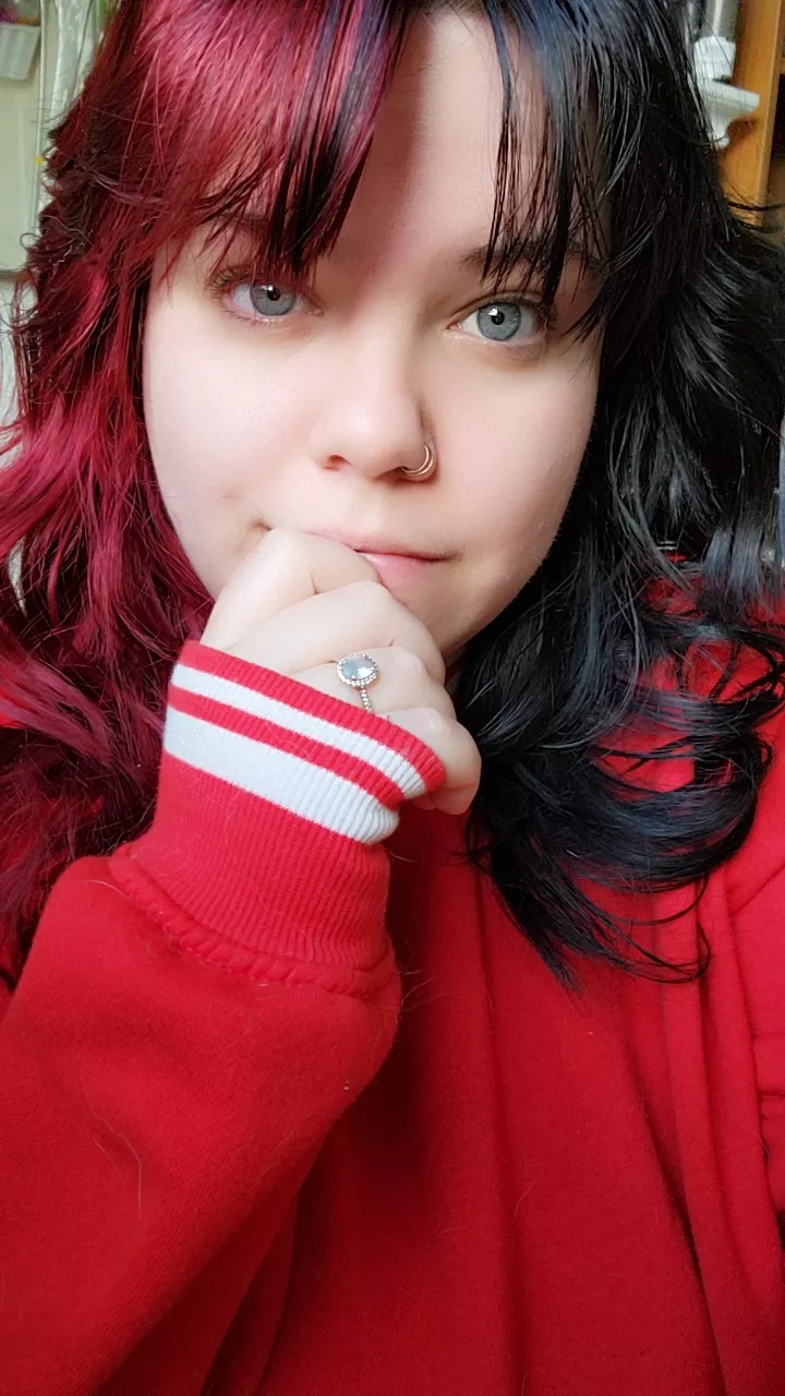 Just woke up, wish I was waking up next to you 😘 posted by october_mae