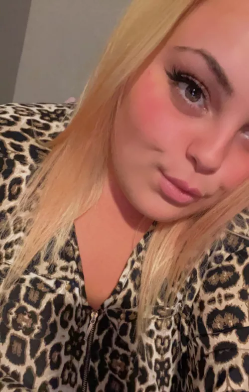 Would you fuck me on the first date? by PrincessPeachxo21