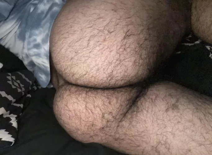 19 Thick hairy ass bottom, looking for a fit man. I am into everything and I am very very kinky and have lots of fetishes. Snap:lutious23 by Leng_-_