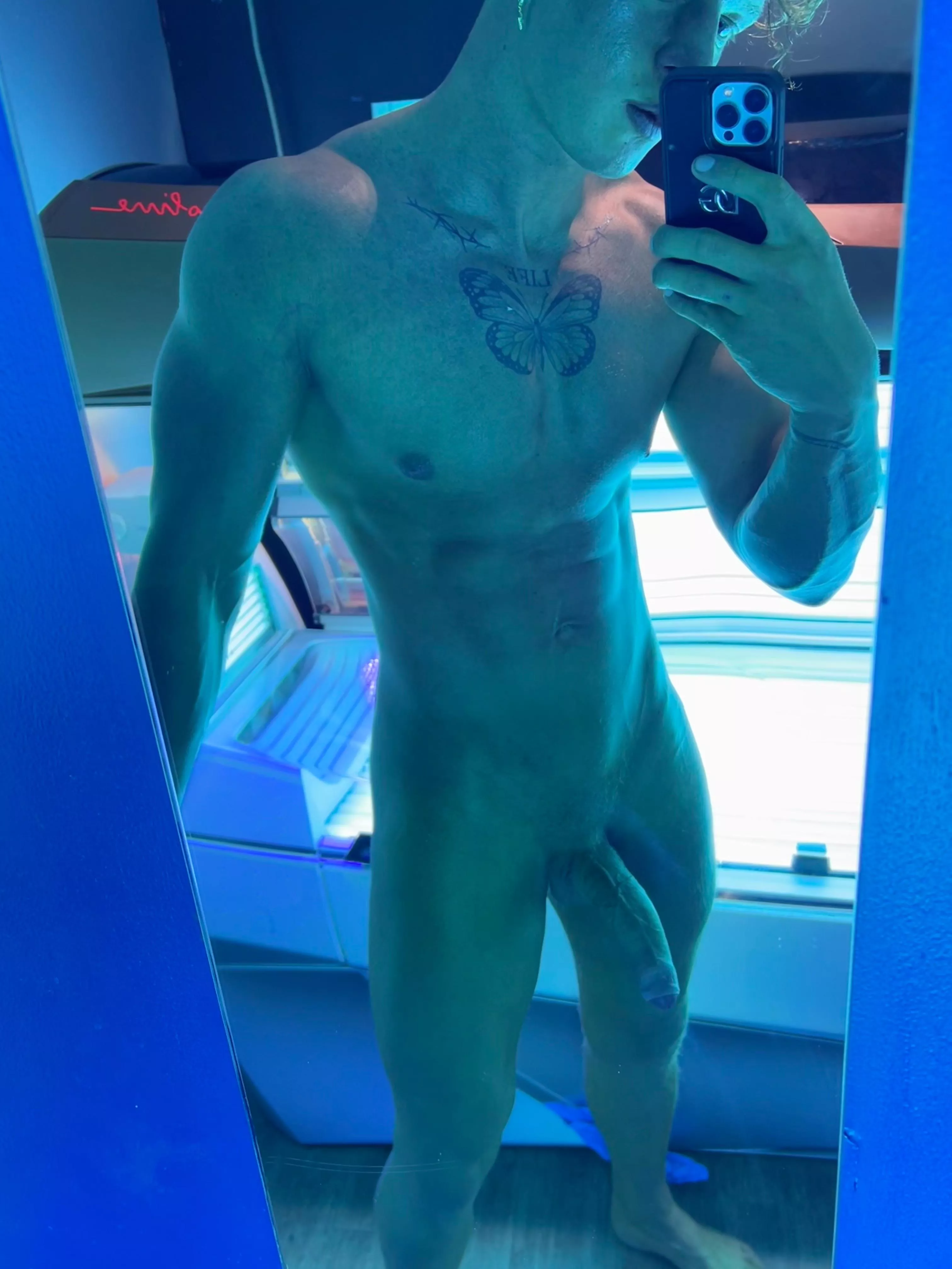 6ft9 Irish giant posted by Individual_Fly3035