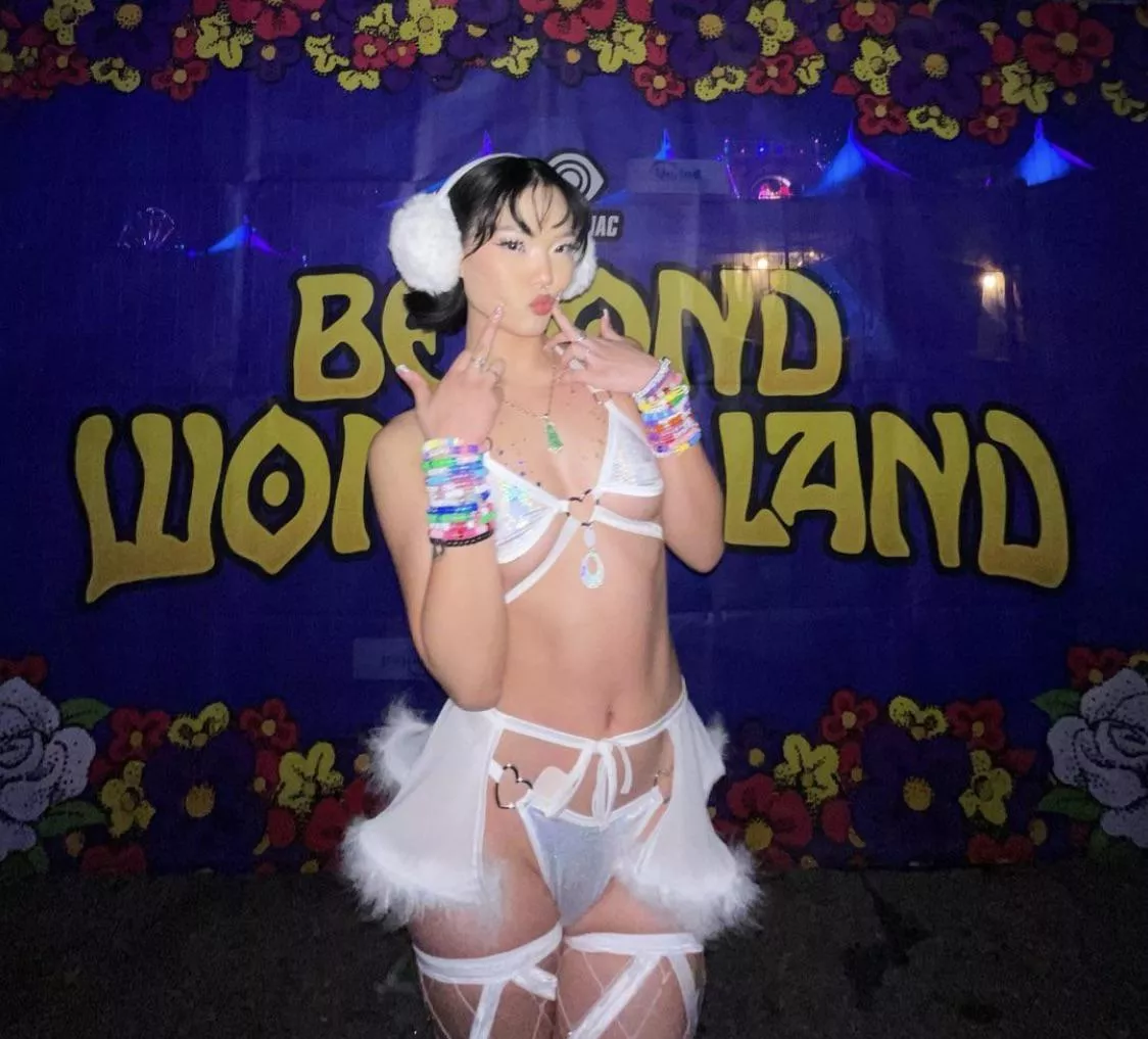 A friend if mine went to her first festival 🤤 posted by Low-Day1071