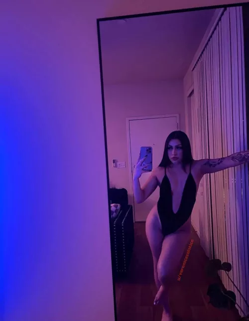 Anyone into latinas here? by veronicasolstice